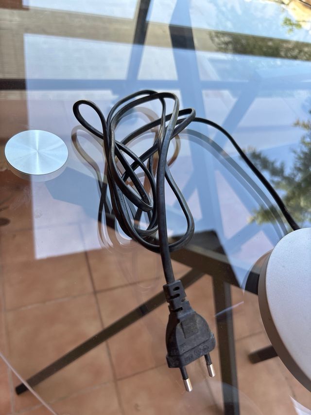 Lámpara escritorio LED gris plata,incluye bombilla