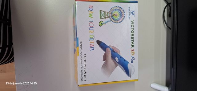 Caneta 3D com muitos filamentos coloridos