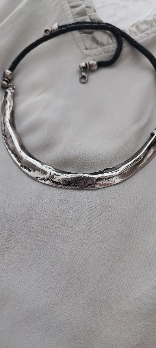 Preciosa gargantilla acero