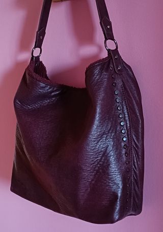 Bolso color burdeos 
