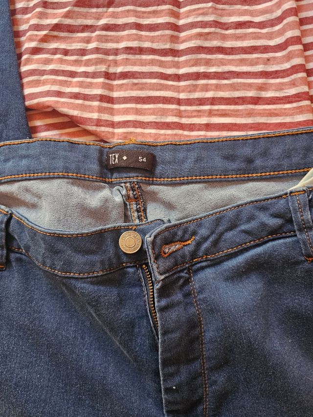 Vaqueros elásticos .
Disponibles en 2 tallas