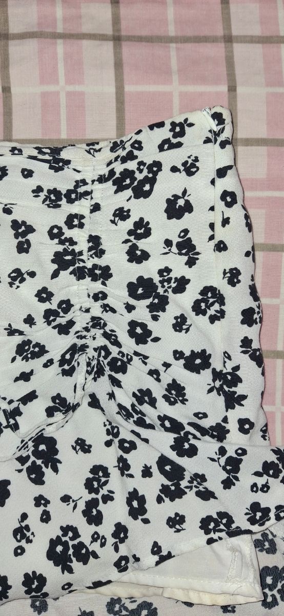 Minifalda Flores Blancas y Negras