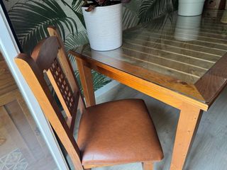 Mesa madera + 6 sillas - marrón 1.40cmX0’90cm