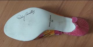 Tacones multicolor con estampado