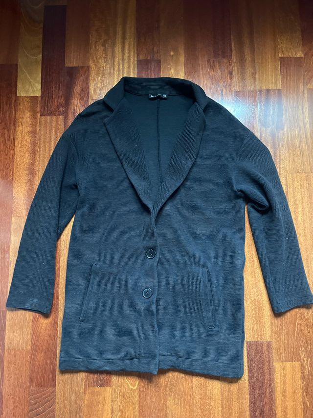 Chaqueta negra Stradivarius talla S