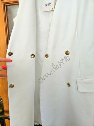 Vestido chaleco cruzado cinturón blanco zara