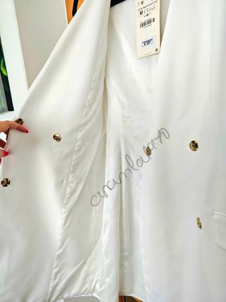 Vestido chaleco cruzado cinturón blanco zara