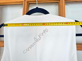 Vestido chaleco cruzado cinturón blanco zara