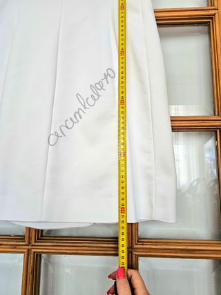 Vestido chaleco cruzado cinturón blanco zara