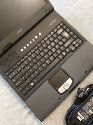 Portátil ACER Aspire 1350 Series - Pantalla dañada