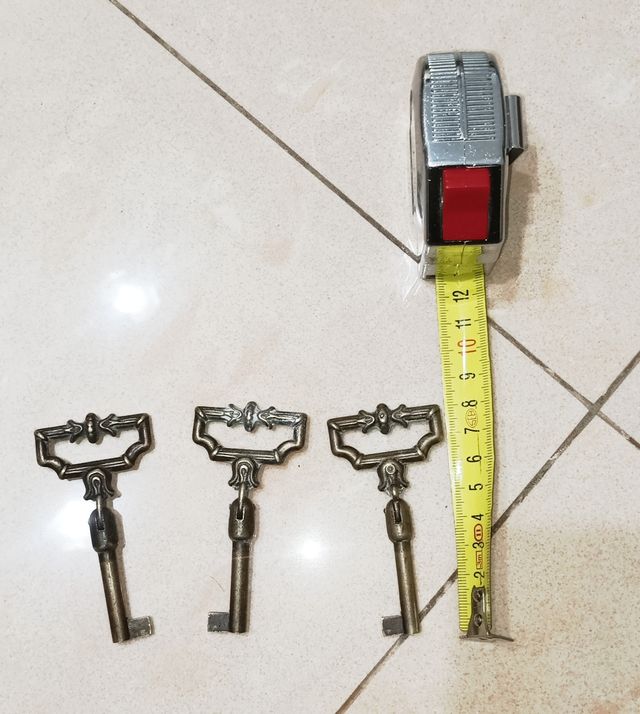3 Chiavi Antiche Ottone per armadio 
