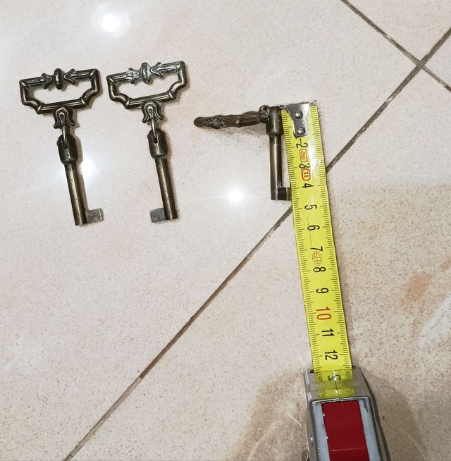 3 Chiavi Antiche Ottone per armadio 