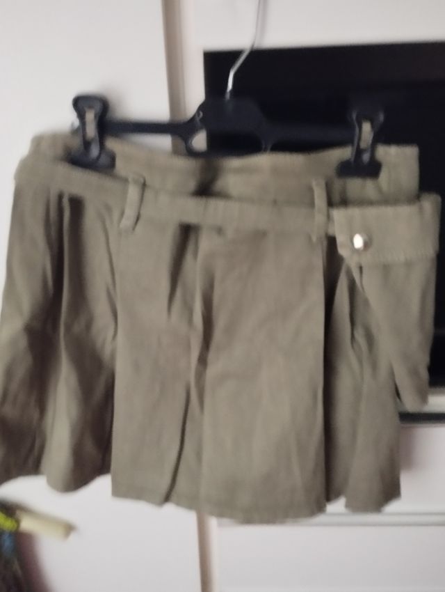 Conjunto falda caqui y top boho.