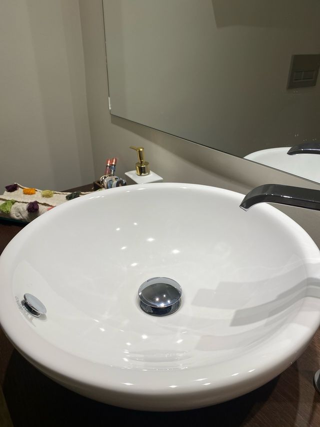 Lavabo sobre encimera + grifo