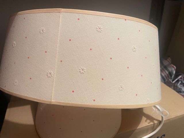 Lampara infantil beige con flores