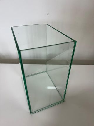 vaso rettangolare in vetro trasparente