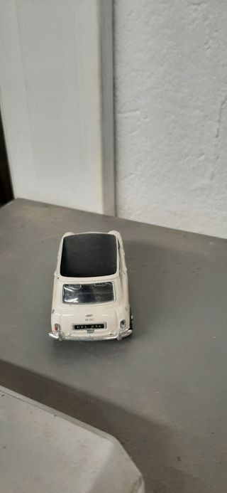 Mini Cooper 1:43 blanco