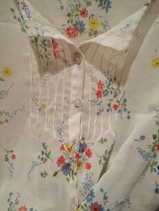 Blusa Stradivarius flores blanca