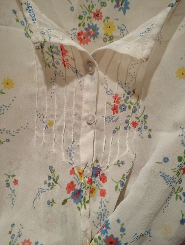 Blusa Stradivarius flores blanca