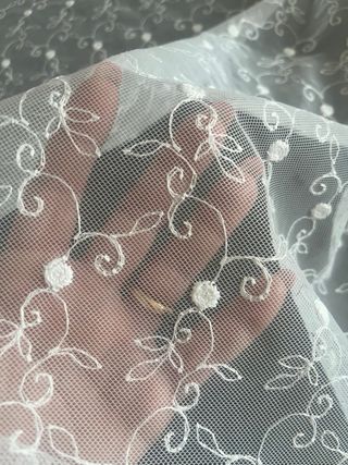 Tulle ricamato bianco 