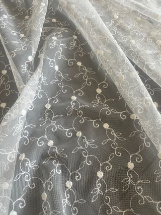 Tulle ricamato bianco 