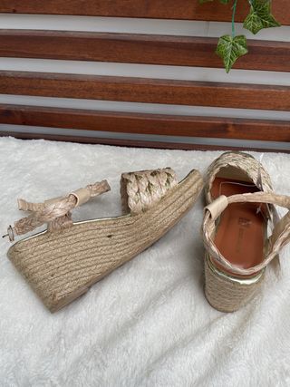 Sandalias cuña beige y dorado 38 NUEVAS