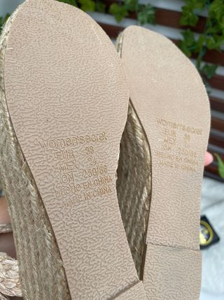 Sandalias cuña beige y dorado 38 NUEVAS
