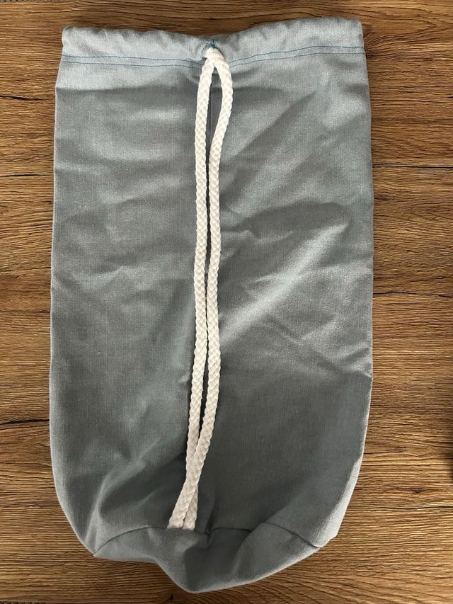 Bolsa Pepe - Gris con logo amarillo