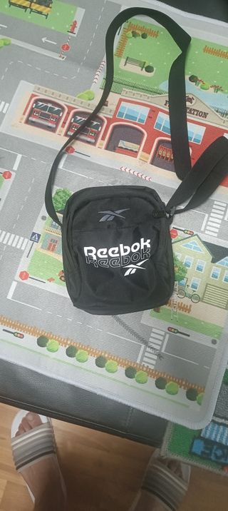 Bolso Reebok negro