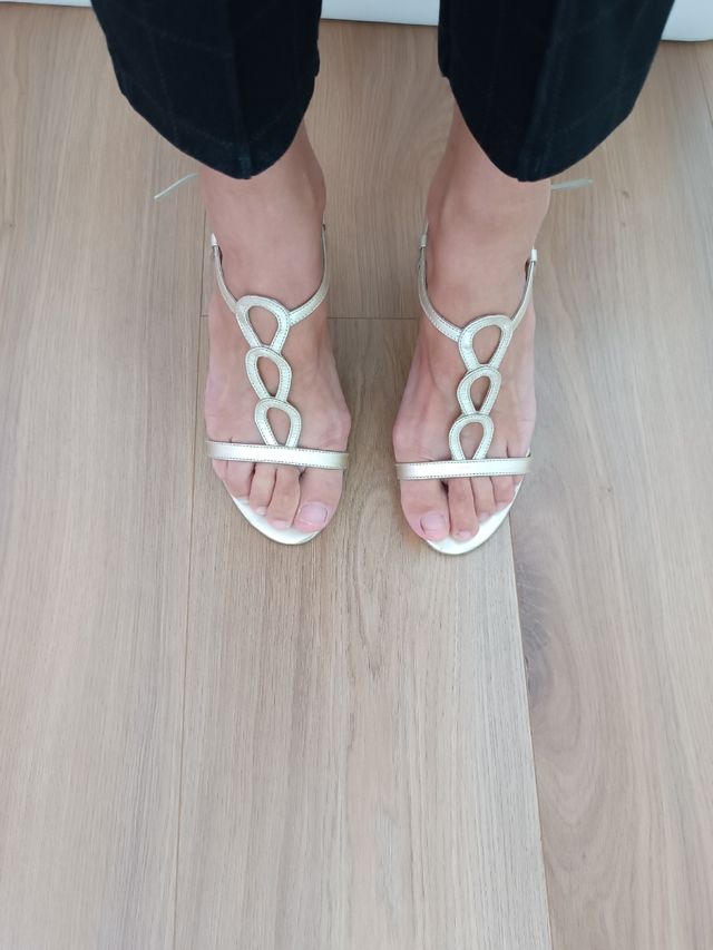 Sandalias doradas Dansi