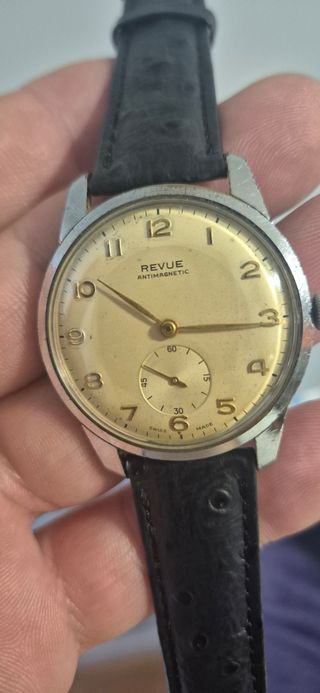 Reloj REVUE