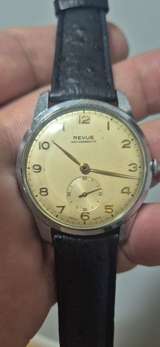 Reloj REVUE