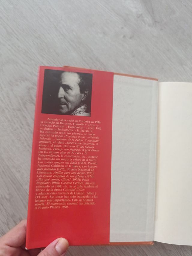 El Manuscrito Carmesi