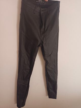 Pantalones Stradivarius negros - Talla S
