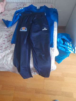 Ropa deportiva de futbol niña