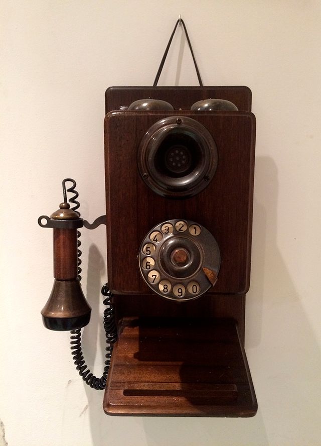 Teléfono antiguo de pared - Madera