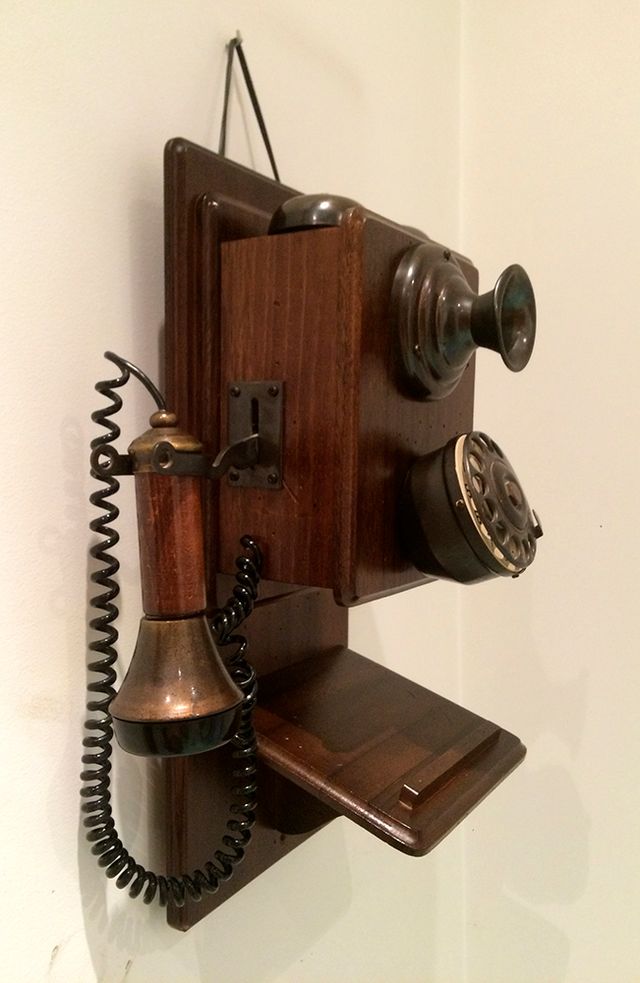 Teléfono antiguo de pared - Madera