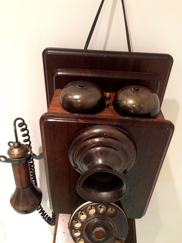 Teléfono antiguo de pared - Madera