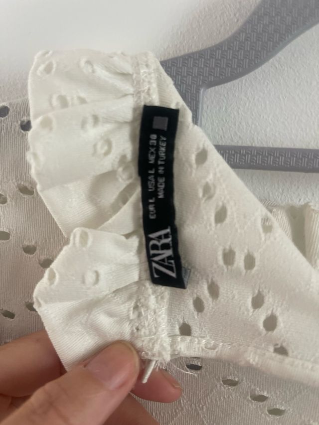 Blusa blanca Zara - Talla M troquelada