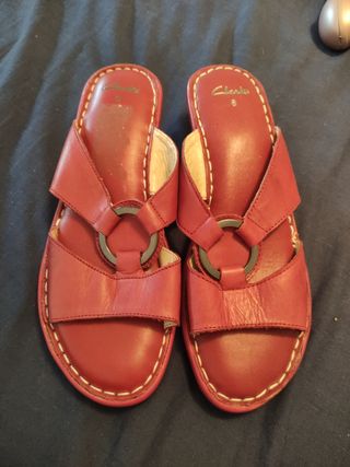 Sandalias Clarks rojas mujer