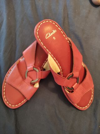 Sandalias Clarks rojas mujer