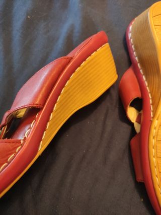 Sandalias Clarks rojas mujer