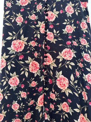 Falda midi Zara flores negra