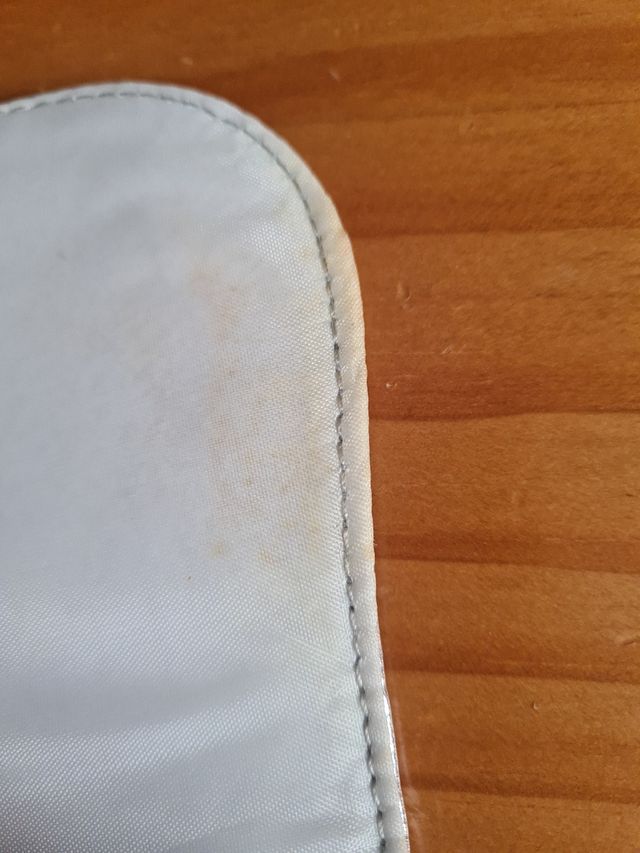 Bolso mano plateado elegante