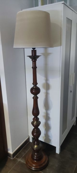 Lampara pie madera estilo clásico