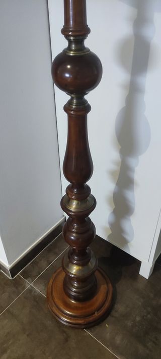 Lampara pie madera estilo clásico