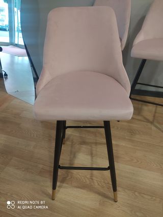Taburete terciopelo rosa - patas negras