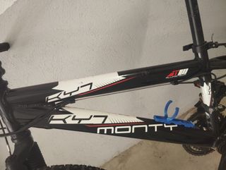Bicicleta de montaña Monty KY7 negra para niños.
