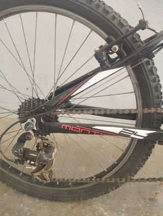 Bicicleta de montaña Monty KY7 negra para niños.