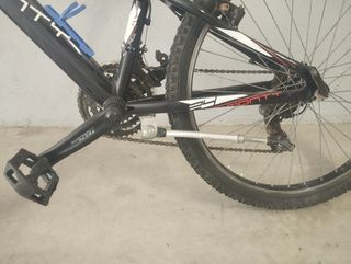 Bicicleta de montaña Monty KY7 negra para niños.